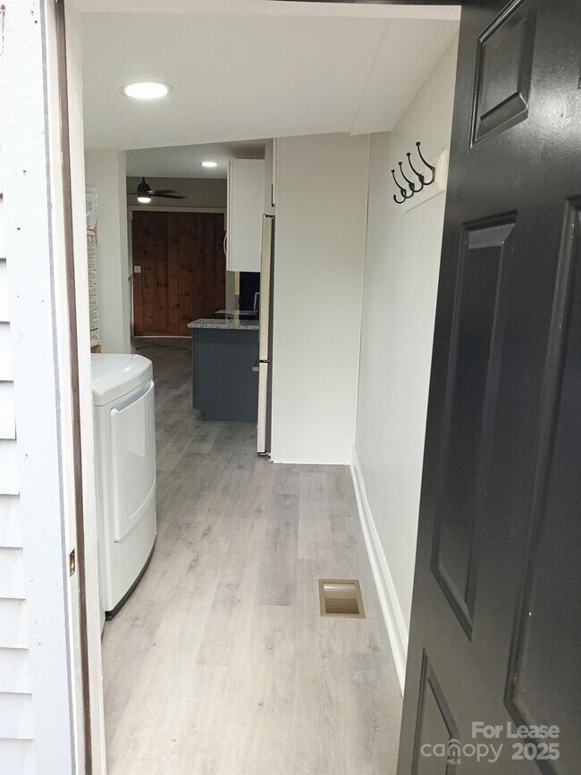 Building Photo - 238 S Main St