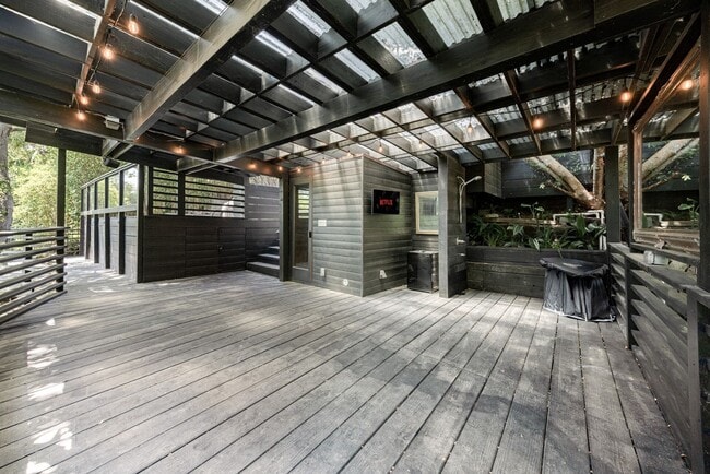 Building Photo - Architectural Contemporary with Panoramic ...