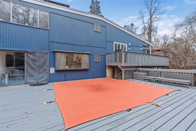 Building Photo - 22 Balmoral Cres