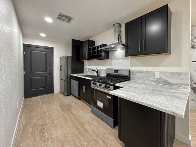 Building Photo - 206 E 33rd St