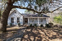 Building Photo - 3 Bed/2 Bath Home on Corner Lot!