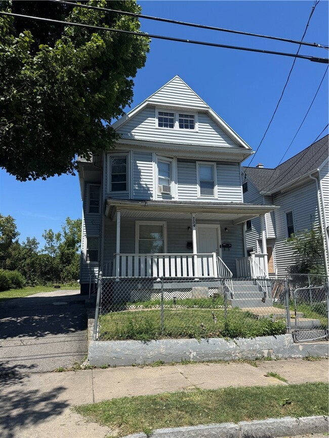 Building Photo - 134 Lewis St