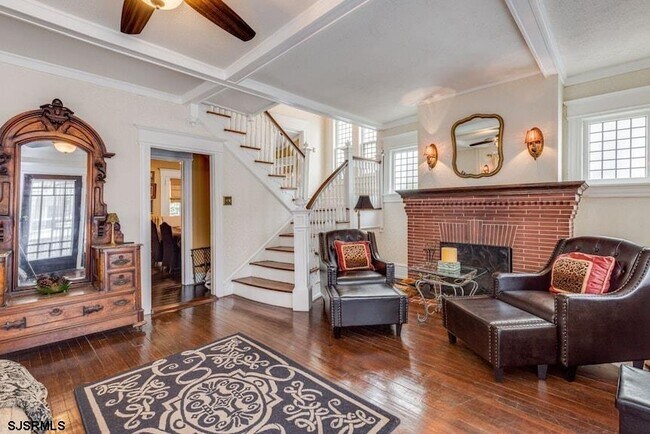 Building Photo - 24 S Vassar Square