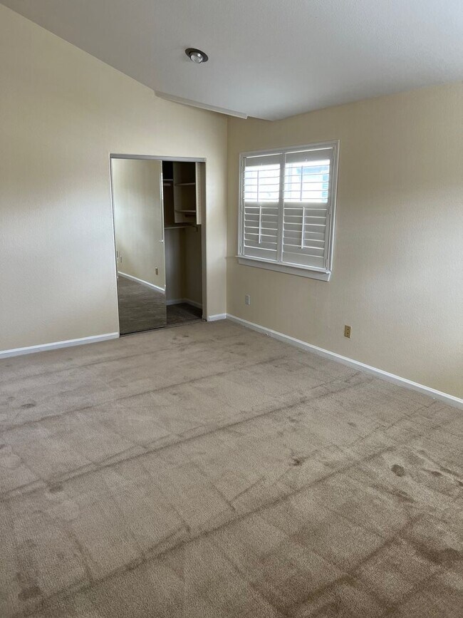 Building Photo - CAMPBELL - Executive 5 bedroom home in a desirable neighborhood