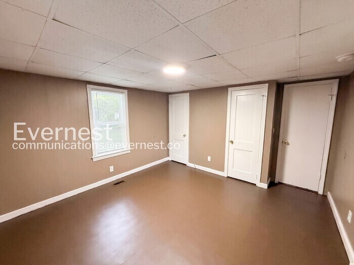 Building Photo - 1412 Woodward Rd