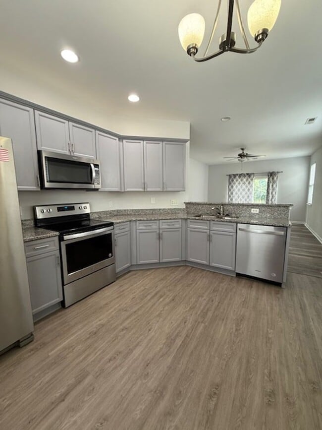 Building Photo - Updated 3-bedroom, 2-bathroom in The Arbors at Westgate