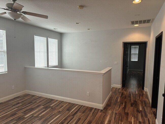 Building Photo - 3904 Purple Finch Ln