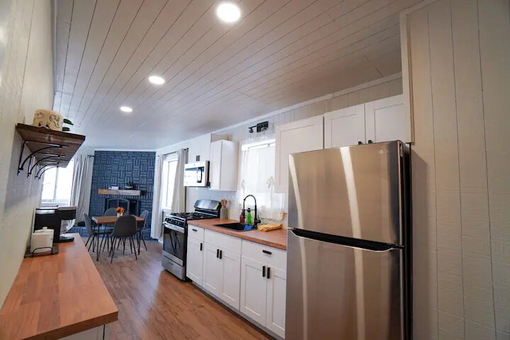 Building Photo - 405 Holmes Ln