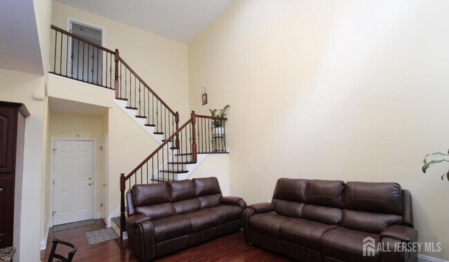 Building Photo - 96 Marion Dr