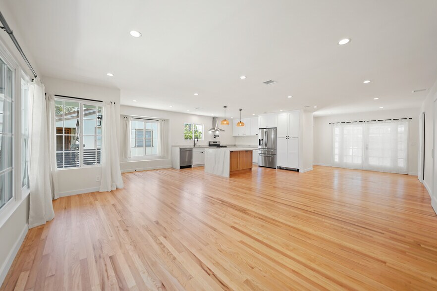 Building Photo - 6501 Hesperia Ave