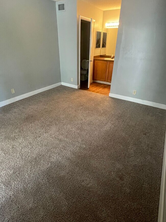 Building Photo - ONE BEDROOM ONE BATHROOM! WATERFRONT COMMUNITY!