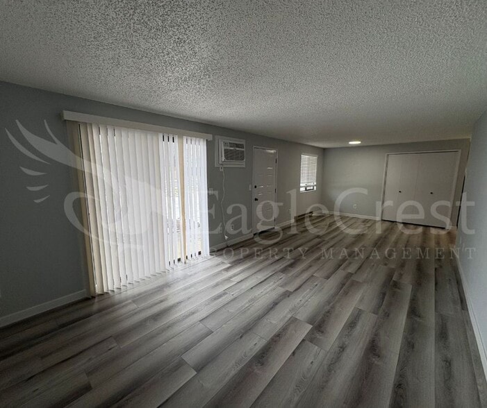 Building Photo - 320NEC