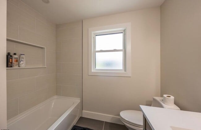 Building Photo - Large 4 Bedroom 2 Bath home in Linwood, NJ