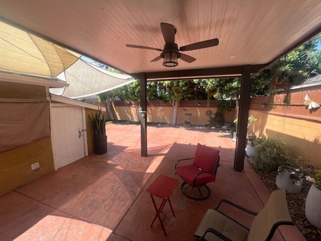 Building Photo - Charming 3 Bedroom 2 Bathroom, Long Beach Home for Lease!
