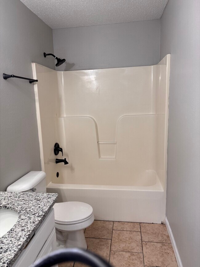 Building Photo - 3402 W Center St