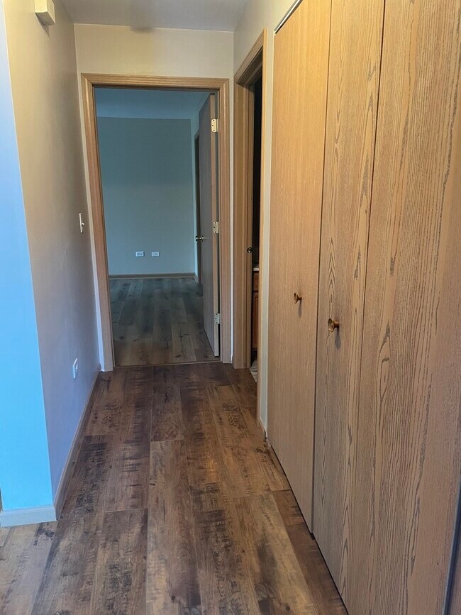 Building Photo - 801 Silverstone Dr