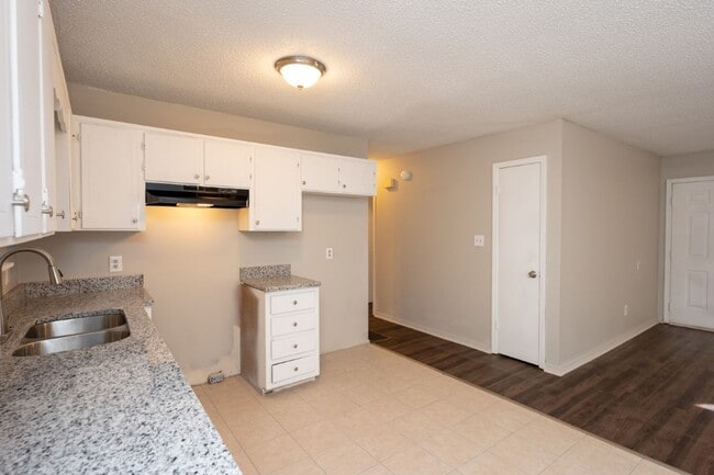 Building Photo - 581 Ridgewood Dr