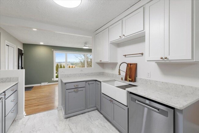 Building Photo - 100 9th Ave