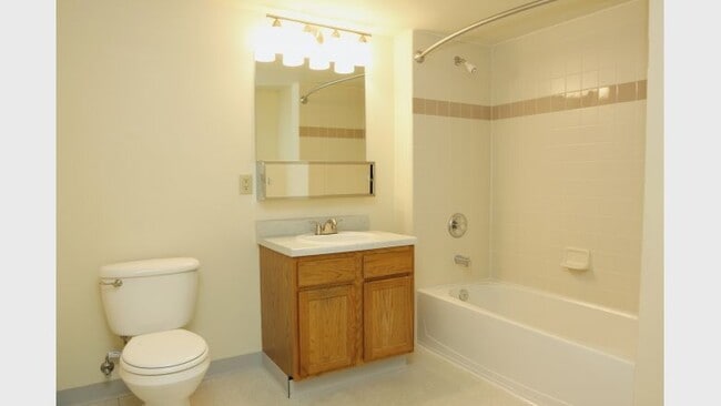 Building Photo - Creekside at Norwood