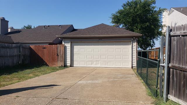 Building Photo - 2412 Country Hollow Ln