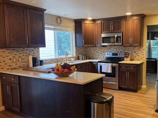 Building Photo - 723 N 8th St