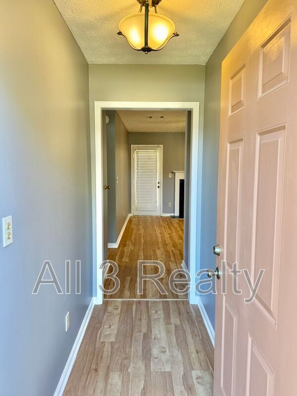 Building Photo - 728 E Gardendale Dr