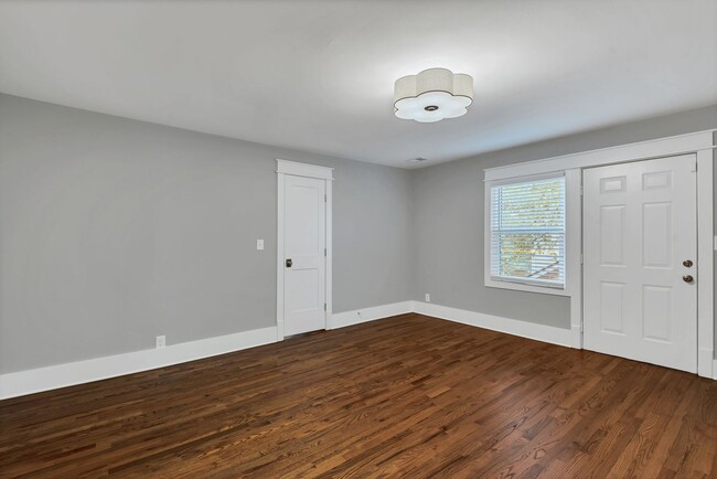 Building Photo - Total remodeled East Nashville Beauty!