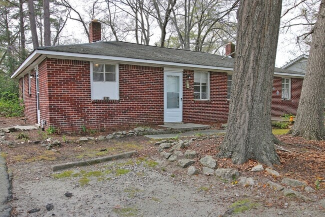 Building Photo - Cozy & Convenient 2 Bedroom in West Columb...