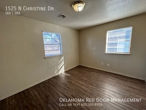 Building Photo - 1525 N Christine Dr