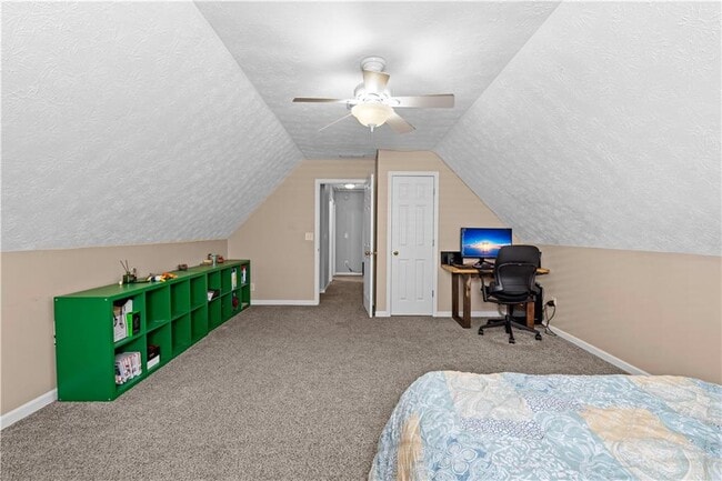 Building Photo - 38 Roxbury Ln