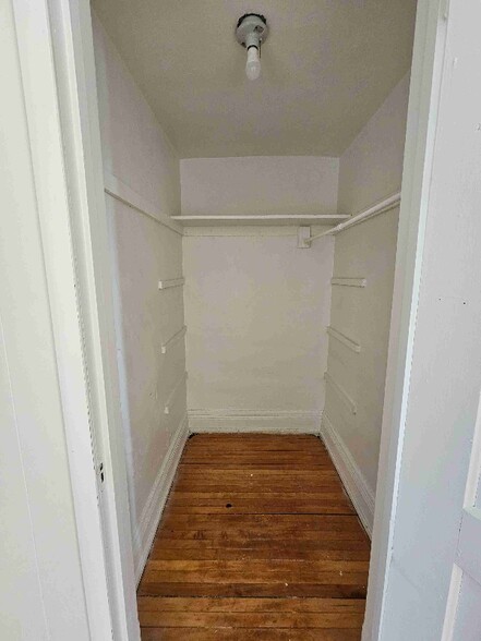 Building Photo - 309 Maple St