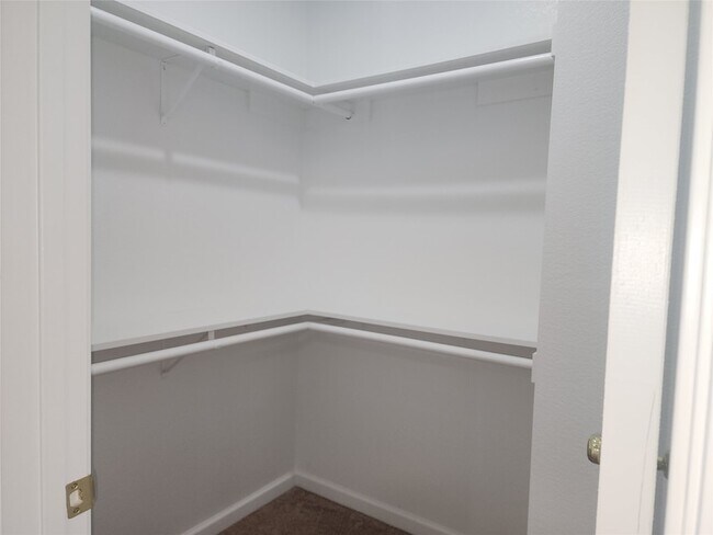 Building Photo - 6719 Roanoke St