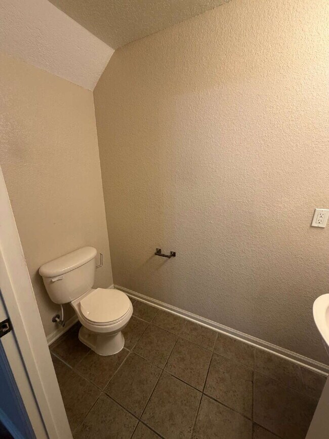 Building Photo - Luxurious 3-Bedroom Condo in Panama City, FL with Spacious Layout and Modern Amenities!