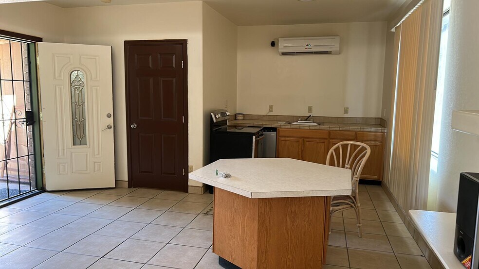 Building Photo - 1175 Avenida Gandara
