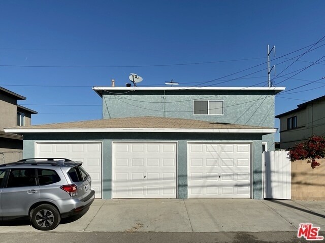 1 car garage - 4138 Redondo Beach Blvd