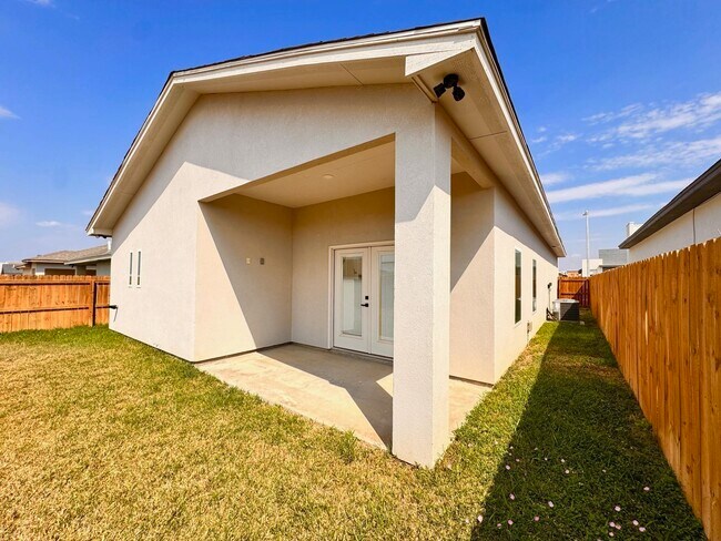 Building Photo - 1426 Los Estribos Dr