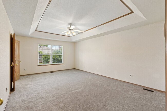 Building Photo - 2725 Blue Quail Pass