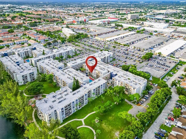Building Photo - 10000 NW 80th Ct