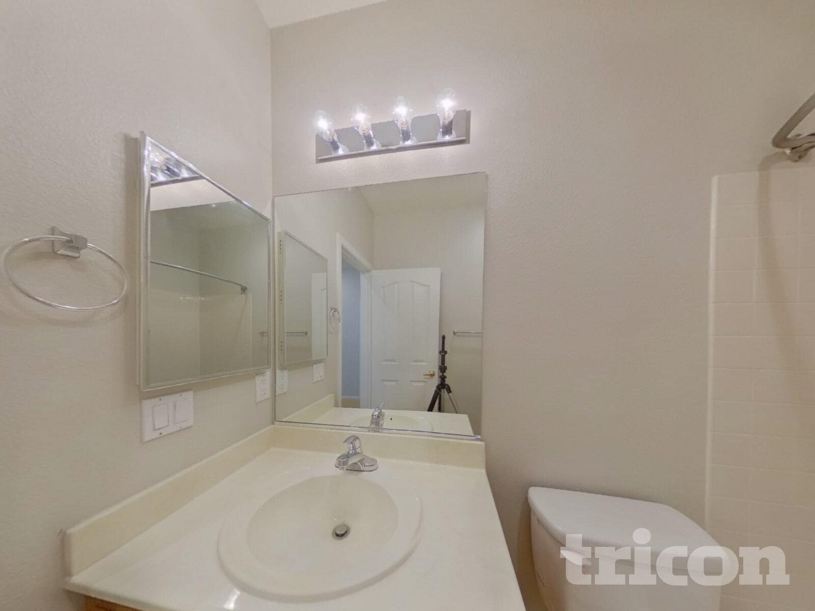 Building Photo - 4123 Farmdale Ave