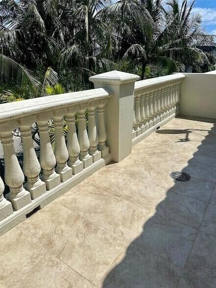 Building Photo - 1362 Bayview Dr