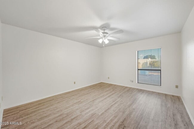 Building Photo - 6120 E Augusta Cir