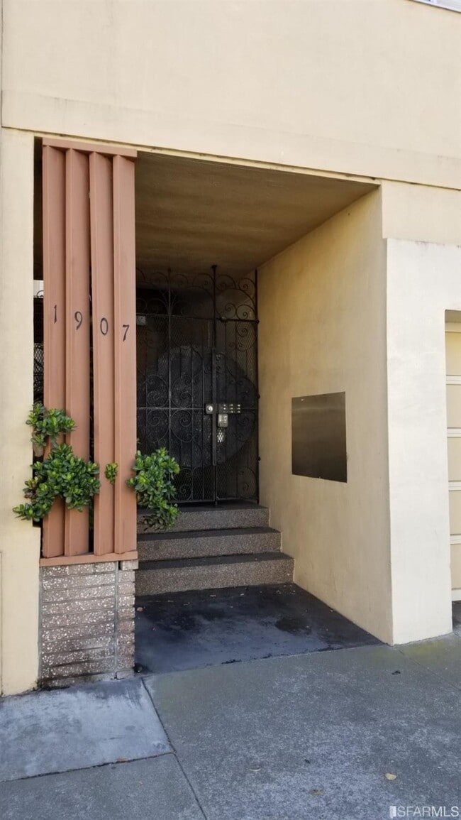 Building Photo - 1907 Greenwich St