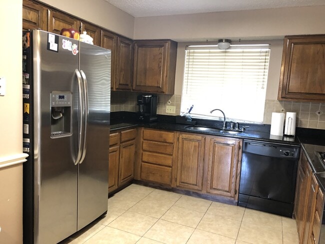 Building Photo - 8715 Lawncliff Ln