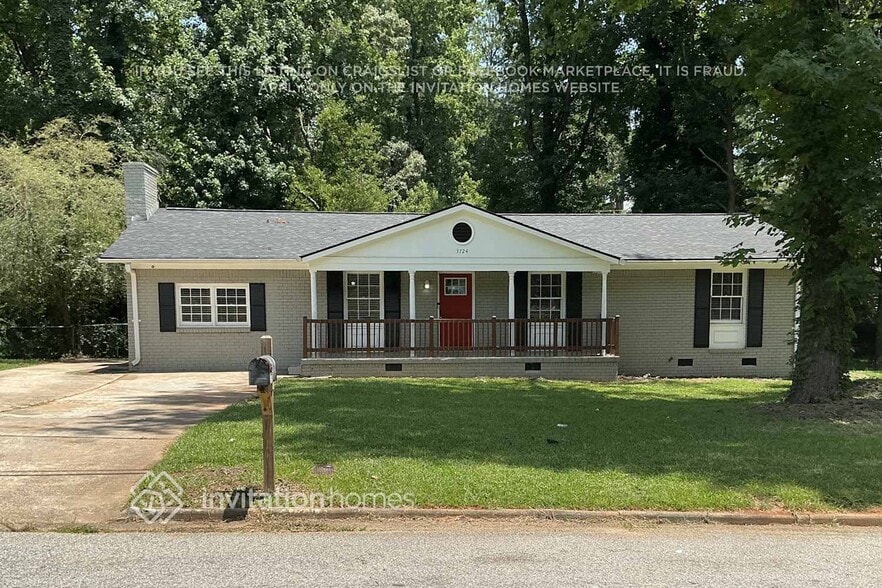 Primary Photo - 3724 Manhattan Dr