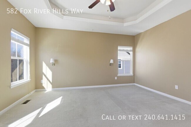 Building Photo - 582 Fox River Hills Way