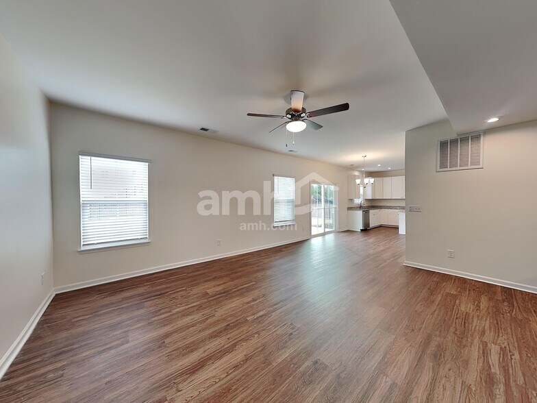 Building Photo - 648 Hamilton Park Dr