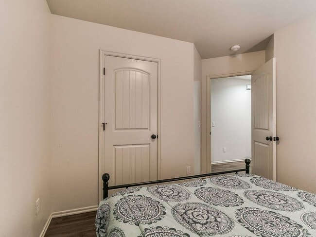 Building Photo - Modern 3BR/2BA Duplex | All Utilities Included | Downtown Edmond