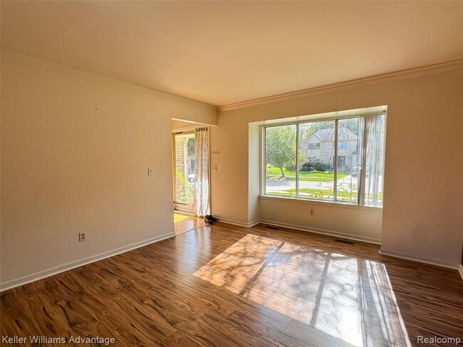 Building Photo - 2867 Woodmont Dr W