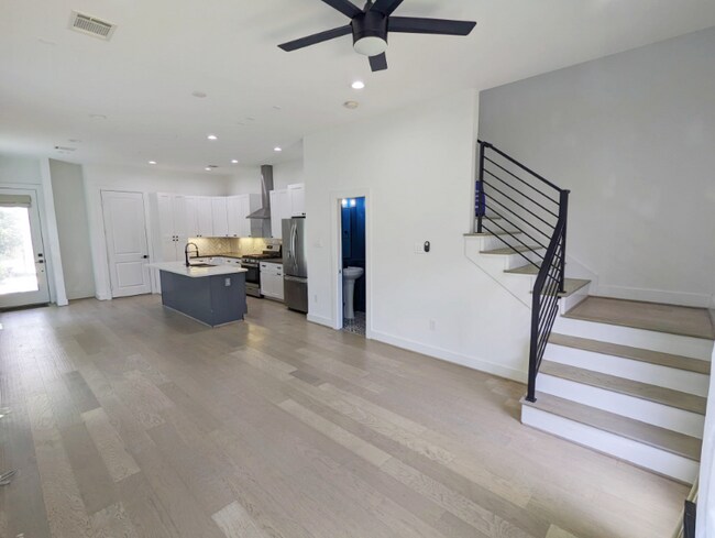 Building Photo - 204 Marathon St