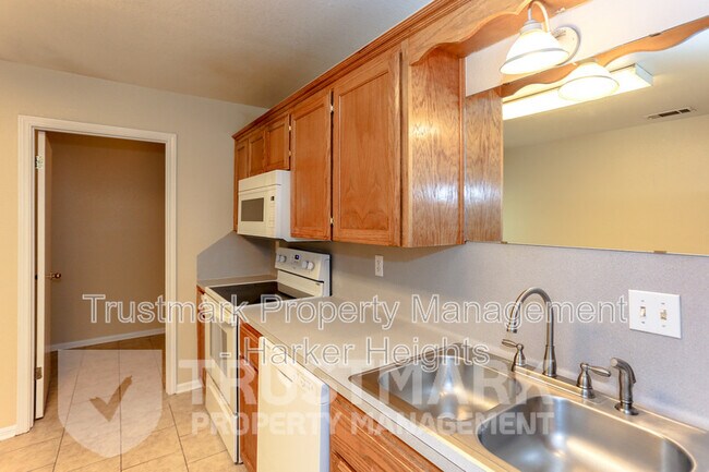 Building Photo - 1907 Windward Dr